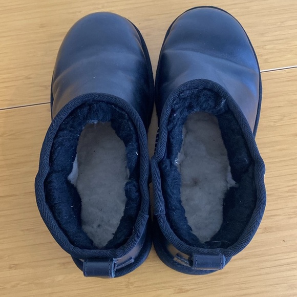 UGG ULTRA MINI LTHR REGEN Black Size 6 - Picture 9 of 10